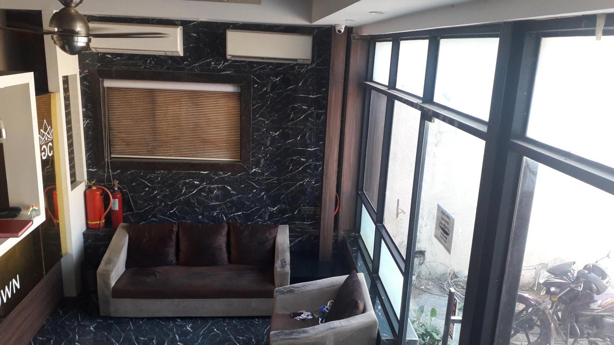 Shine Hospitality Crown Hotel - Mumbai — Photos 2